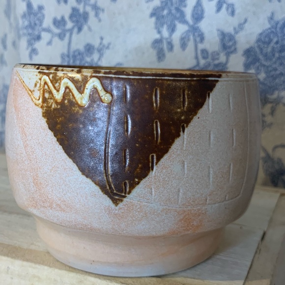 Beige Brown Ceramic Textured Planter - Picture 1 of 14